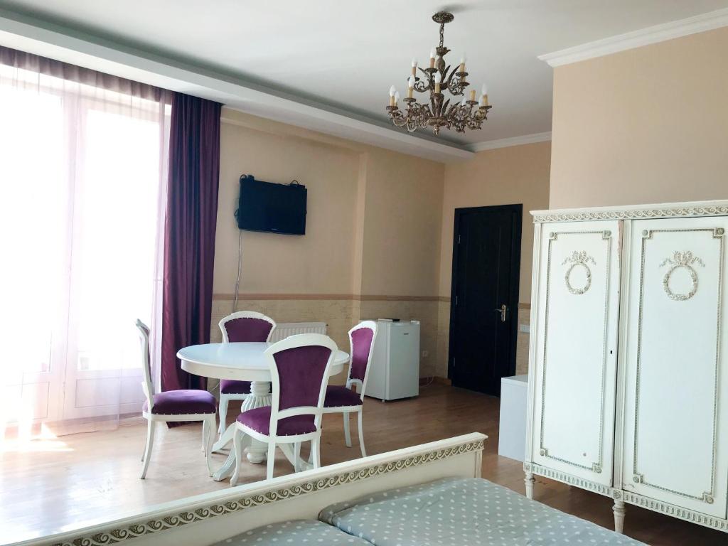 Hotel Gallery room 3